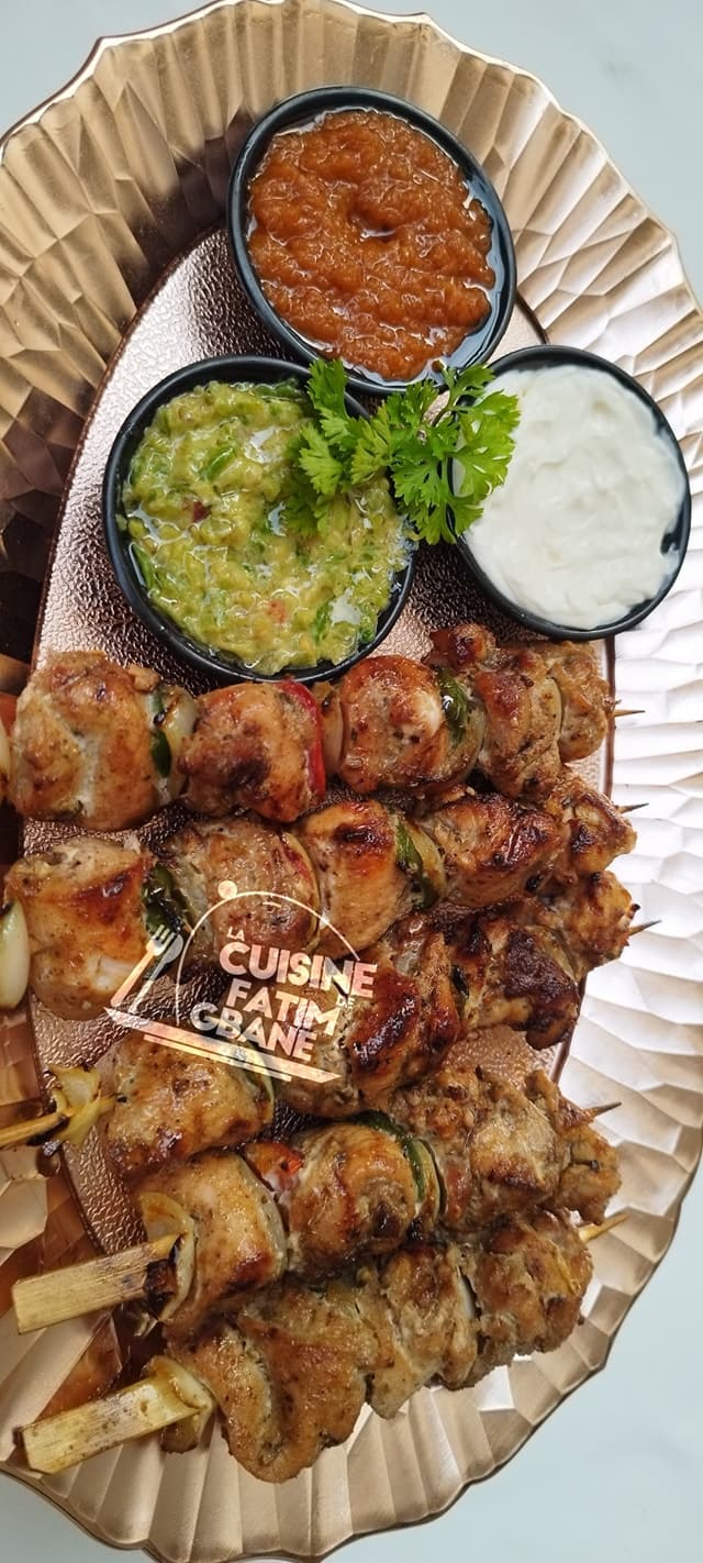 Des brochettes de poulet