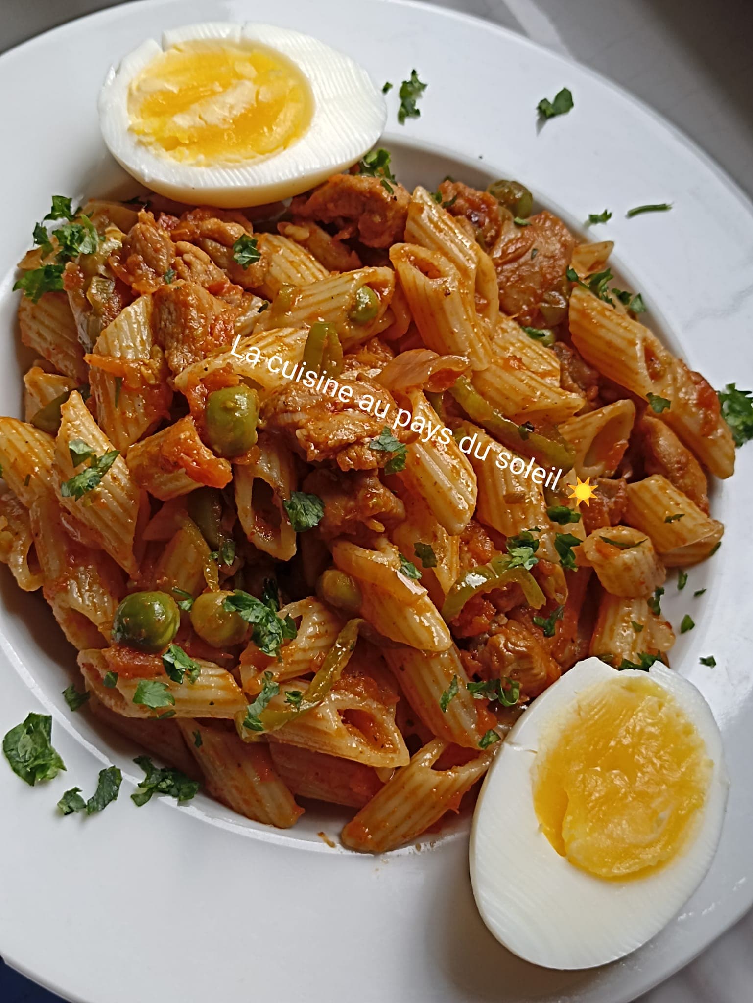 Macaroni au blanc de poulet et œufs
