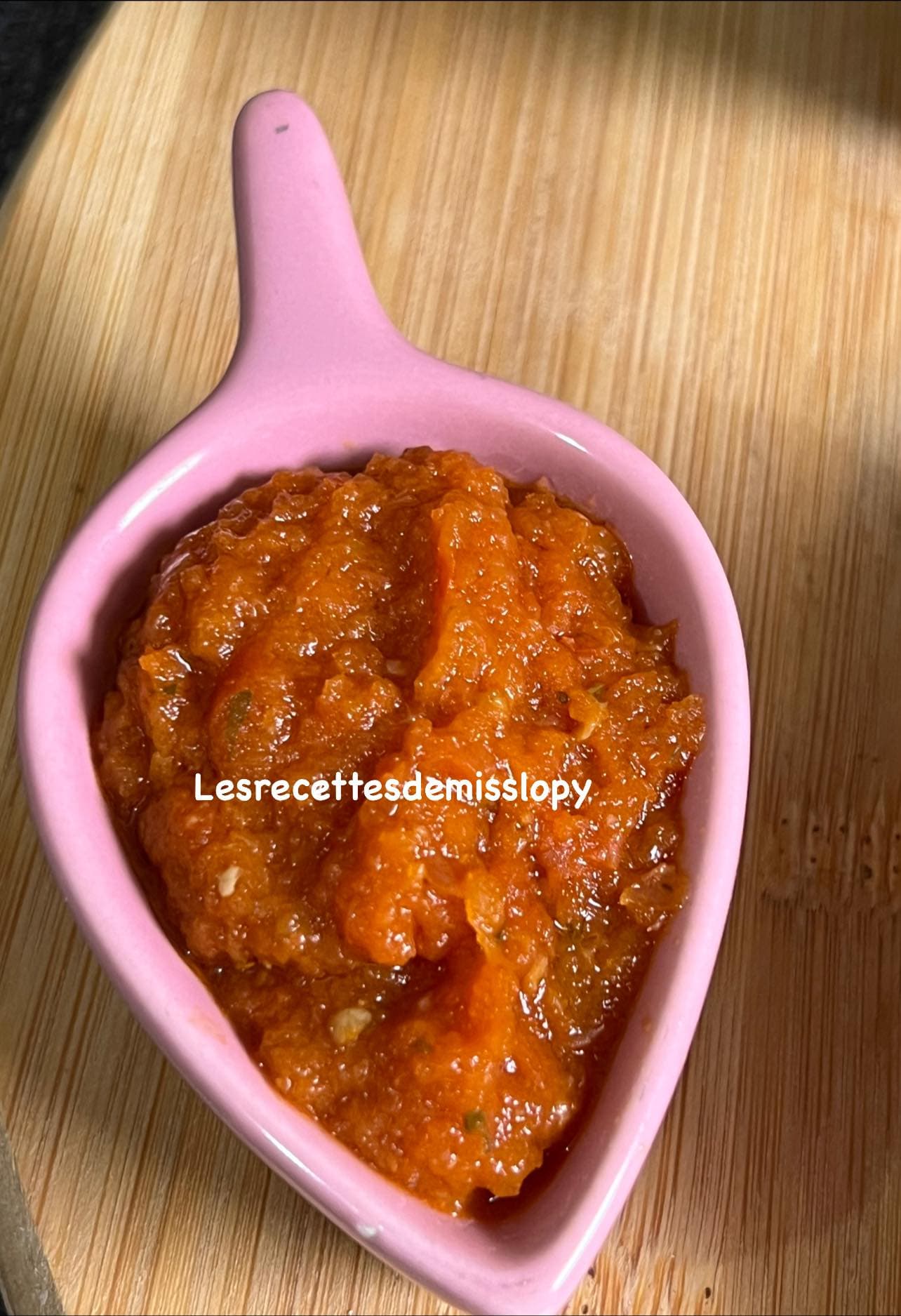 Ce genre de sauce tomate passe partout qu’on doit avoir donc notre réfrigérateur surtout pendant la JANVIOSE