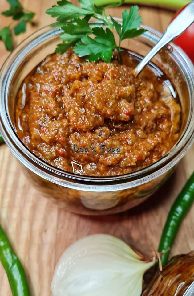 Sauce piment, très pratique.