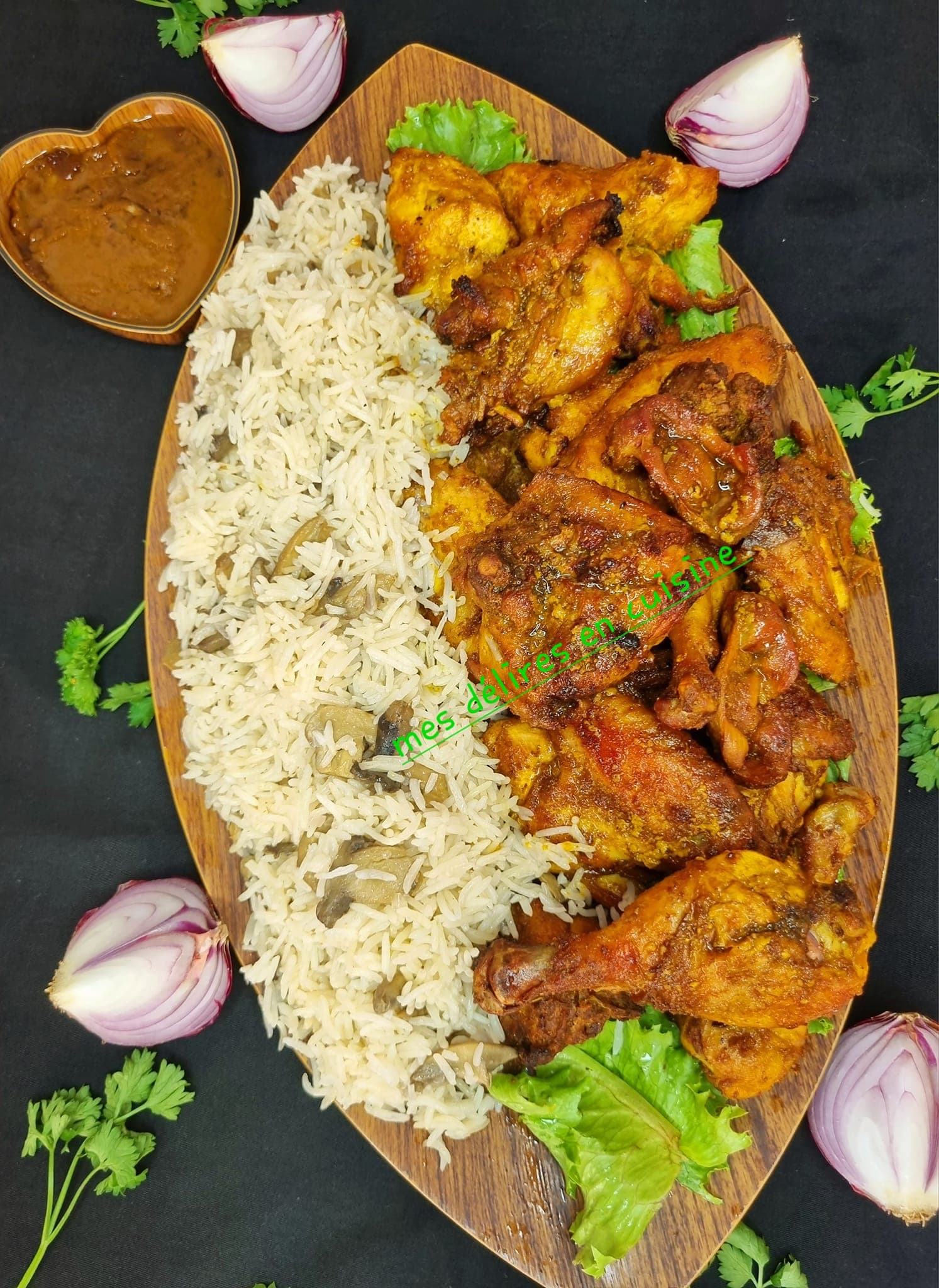 Poulet taandoori au four accompagné de riz aux champignons