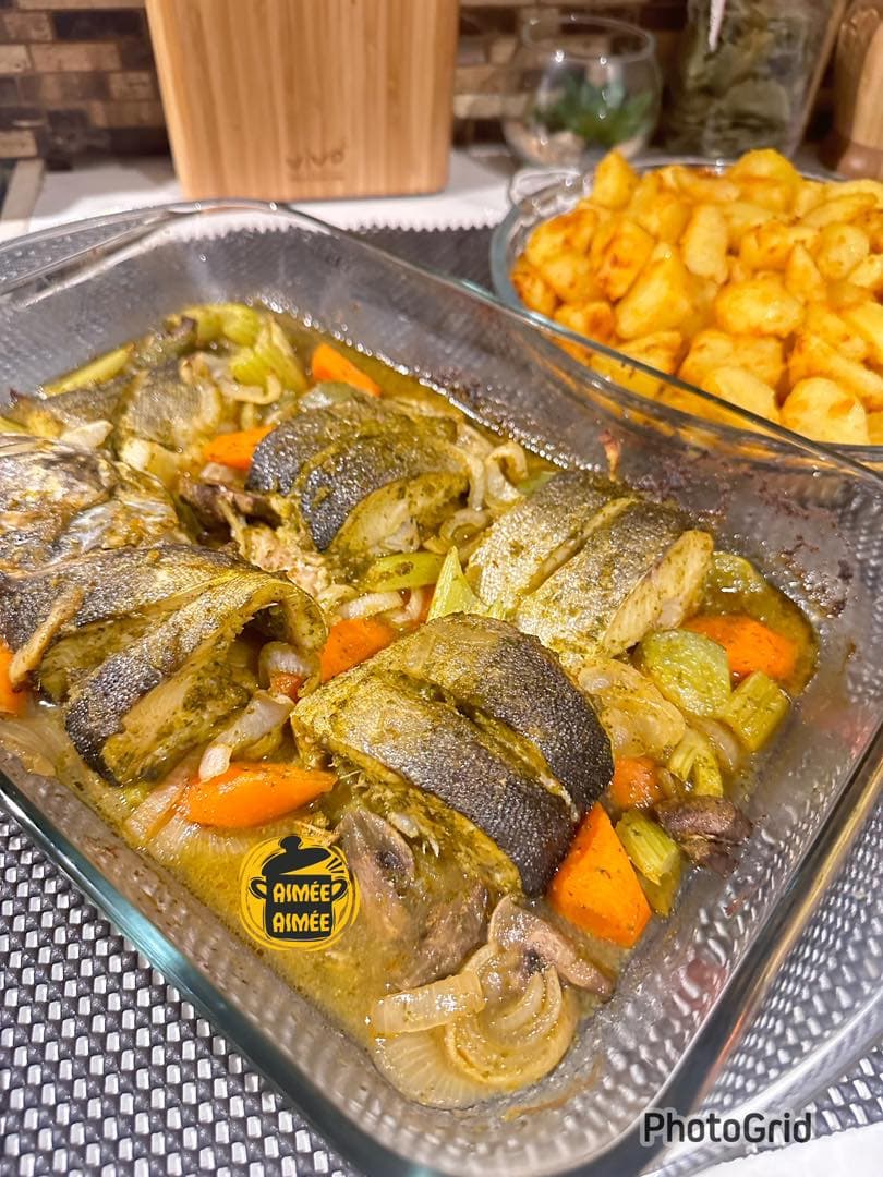 Poisson au four et pommes de terre comme accompagnement