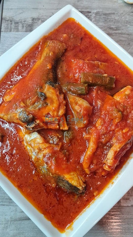 Mijoté de poisson (dorade) à la tomate