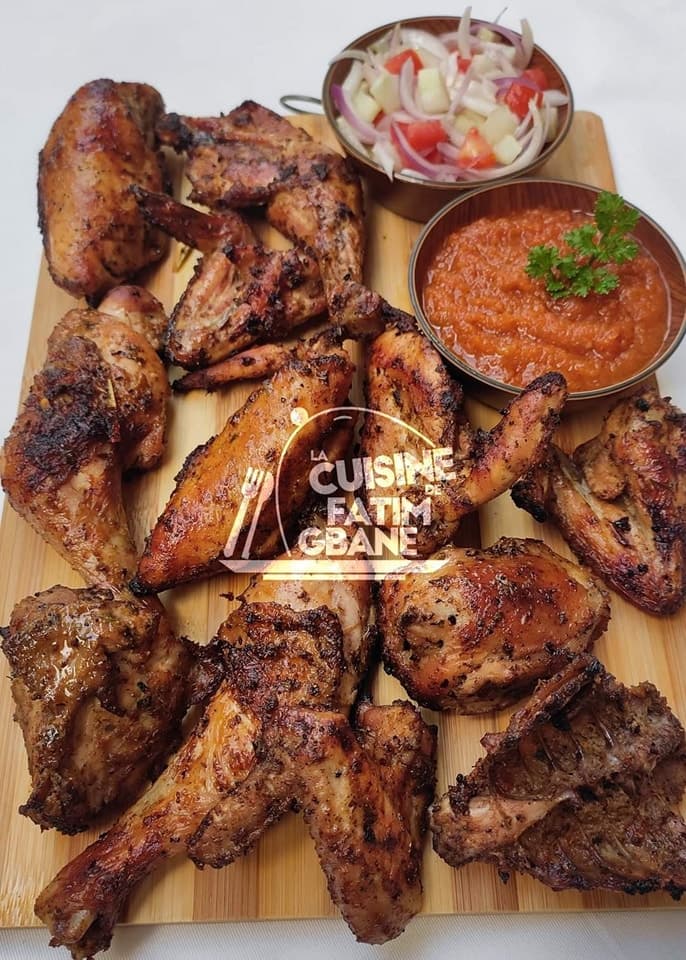 De délicieux poulets braisés