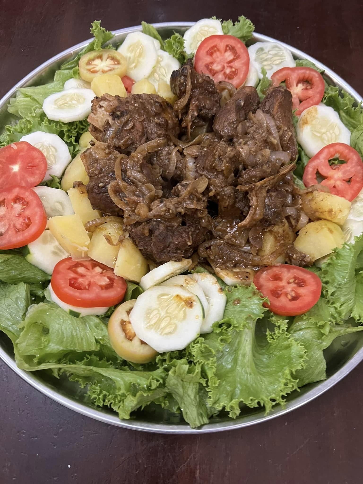 Viande sautée et crudités : recette légère