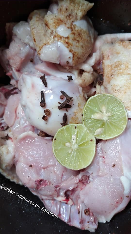 Éliminer l'odeur de brûlé sur poulet : astuce