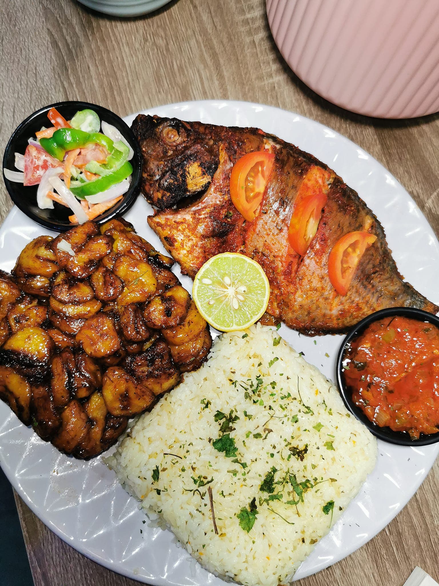 Poisson braisé au four avec alloco et riz : recette
