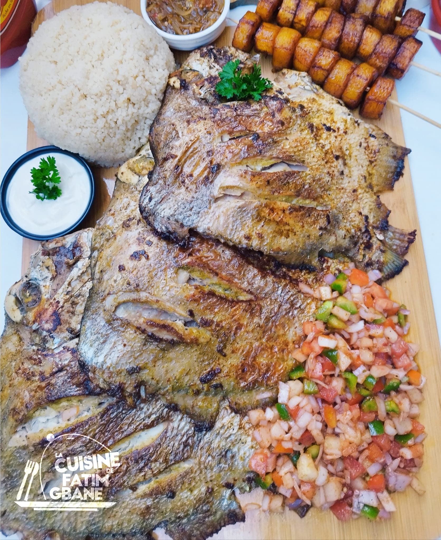 Poisson poêlé, attiéké et alloco mayo : recette