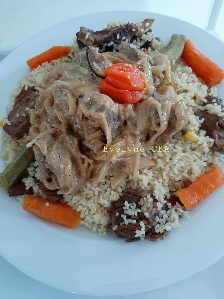 Riz gras à la sauce yassa : recette originale