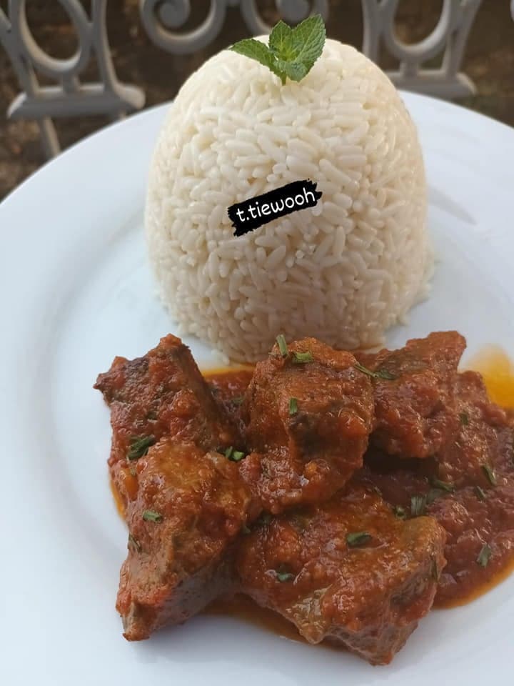 Foie de bœuf en sauce tomate : recette savoureuse