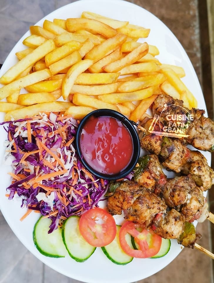 Brochettes de blanc de poulet : recette en sauce