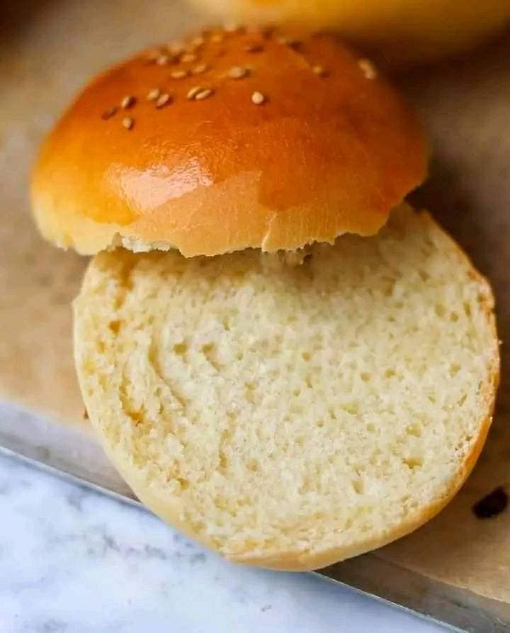 Pains burger maison moelleux : recette boulangère