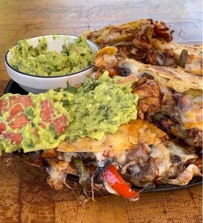 Quesadillas fajitas au poulet : recette mexicaine