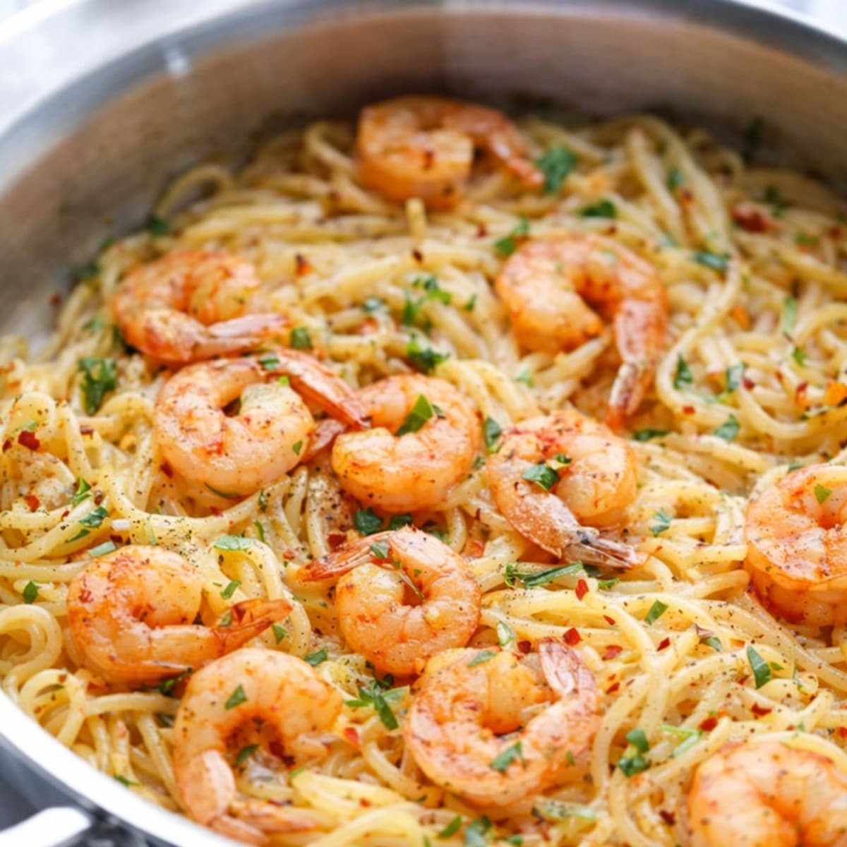 Spaghetti aux crevettes et beurre à l’ail