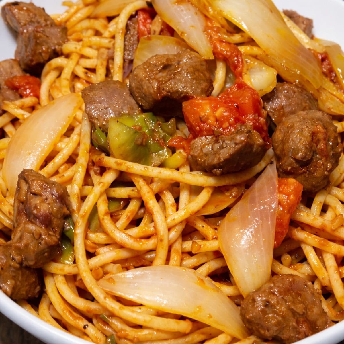 Spaghetti aux rognons de bœuf à la sauce tomate