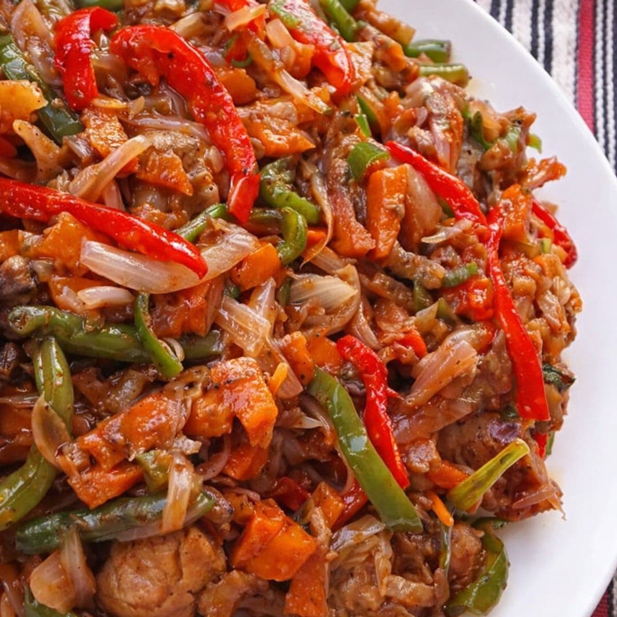 Viande de dindon sautée aux légumes