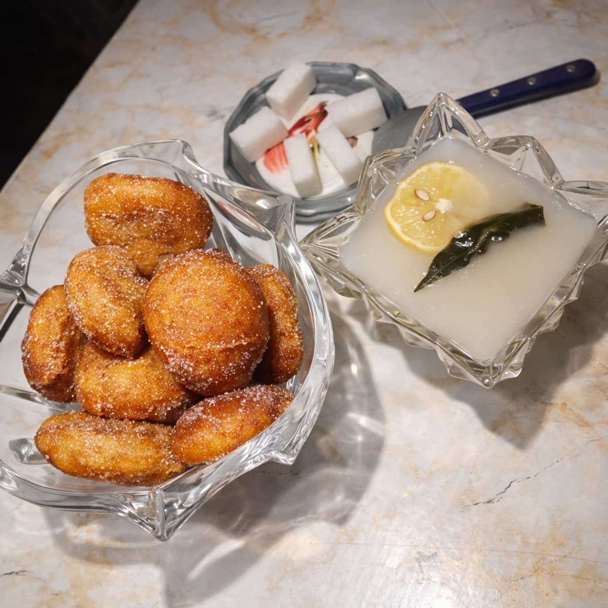 Beignets moelleux, bouillie à la verveine et citron