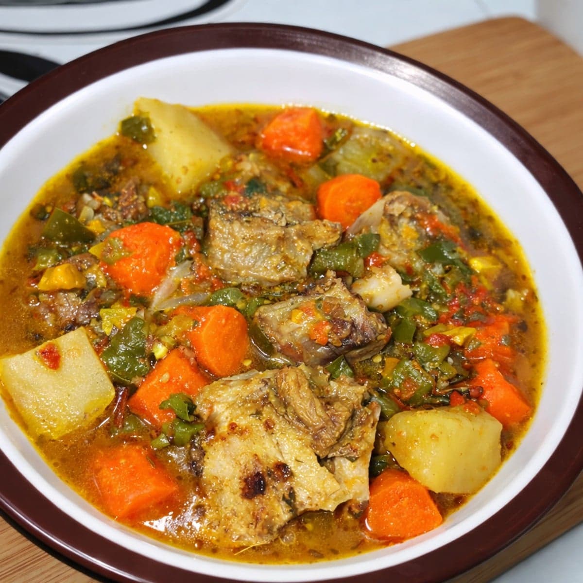 Bouillon de queue de bœuf aux légumes.