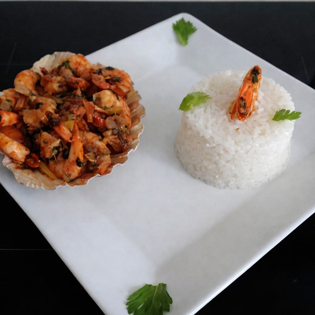 Crevette sautées et dôme de riz