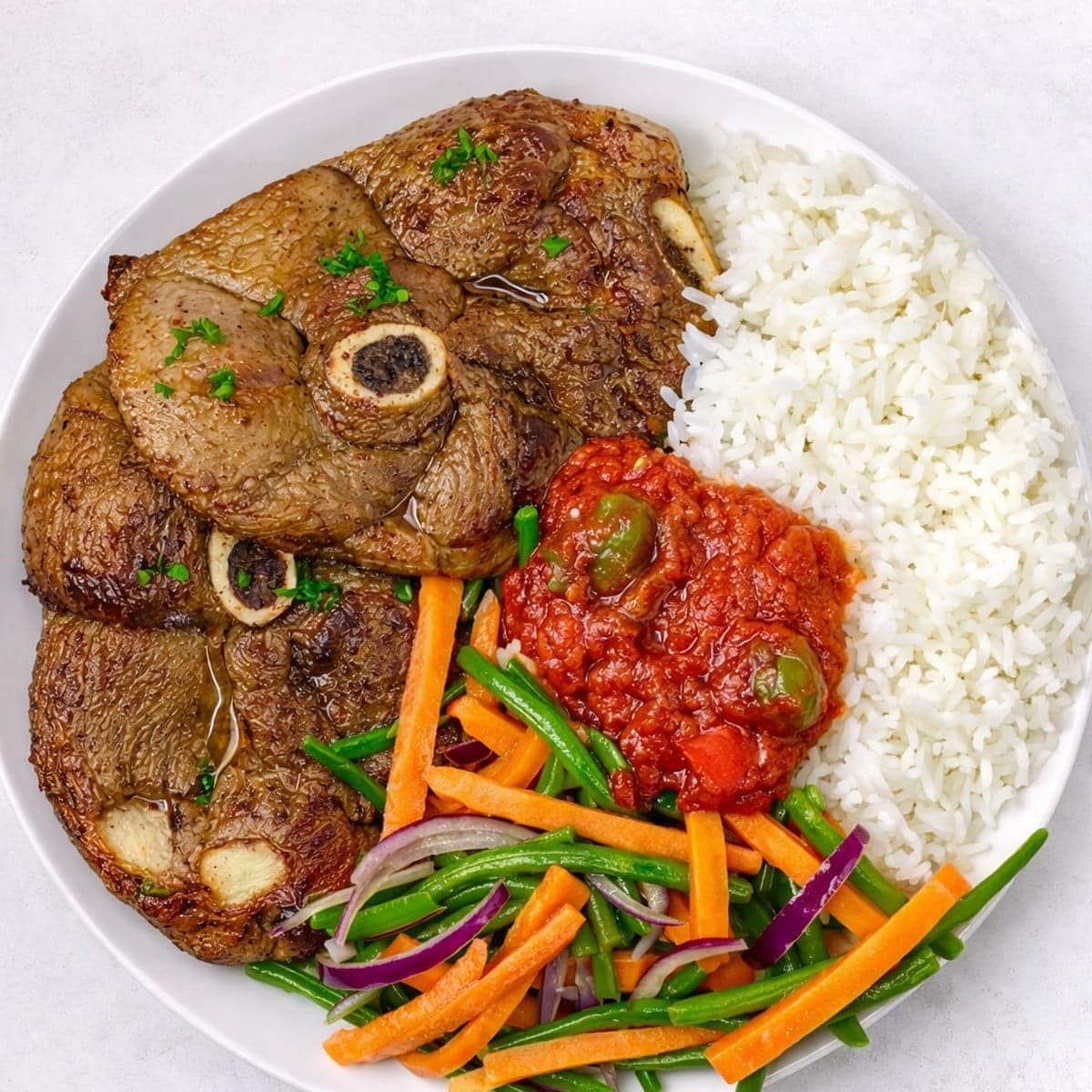 Gigots d’agneau avec légumes et riz sautés