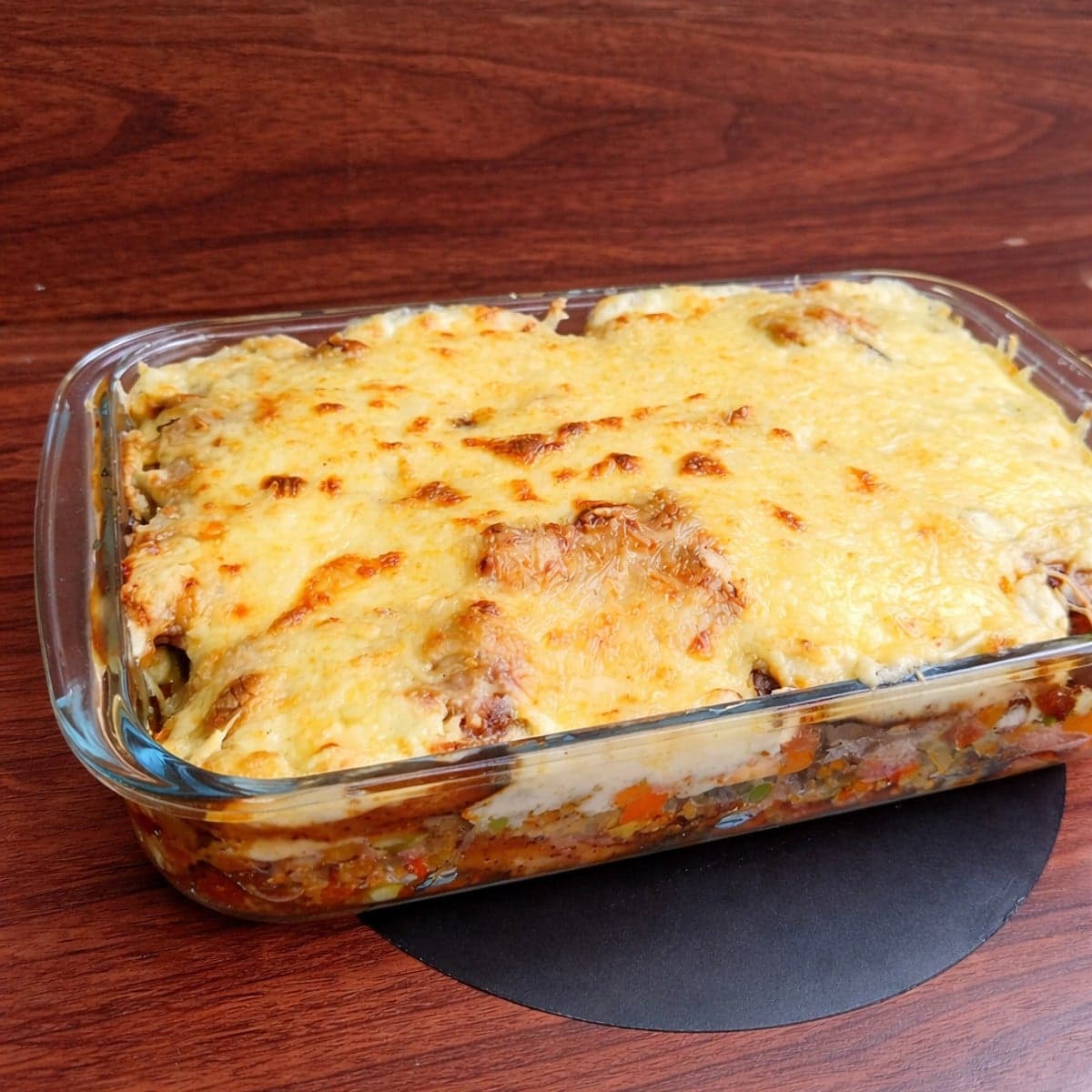 Gratin de bananes plantain à la viande hachée.