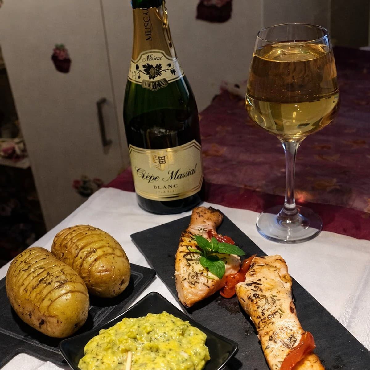 Pavés de saumon , Fausse bearnaise et pommes au four