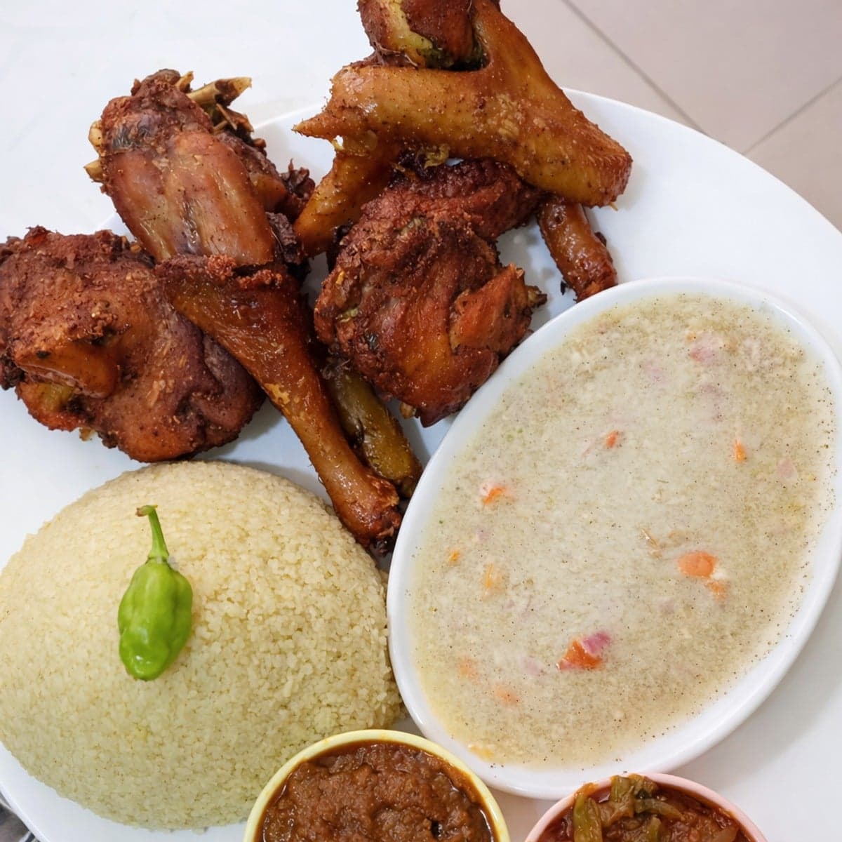 Poulet frit avec attiéké