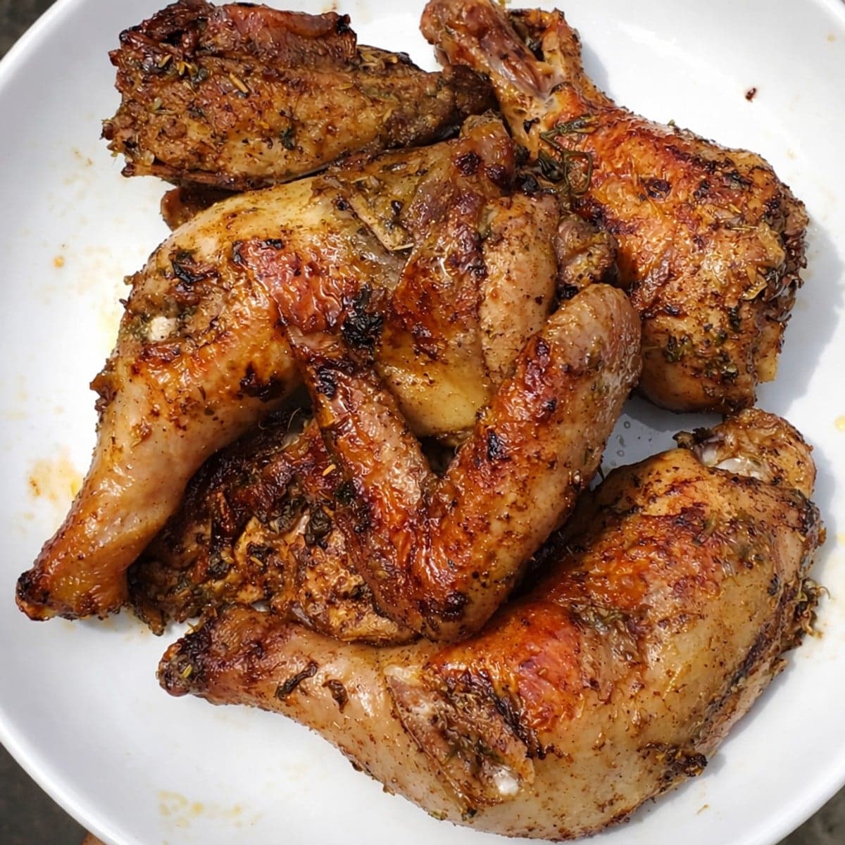 Poulet mariné aux épices cuit au four.