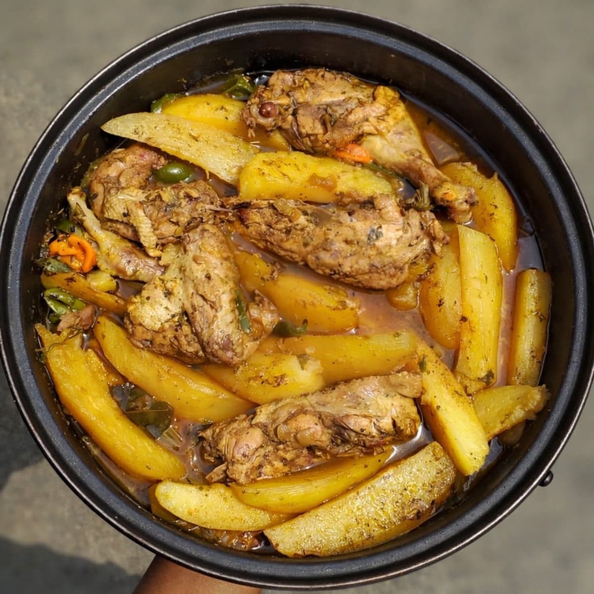 Ragoût de poulet et pommes de terre au curry