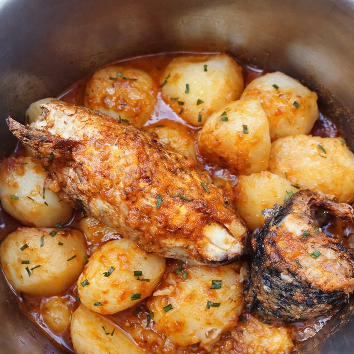 Rôti de pomme de terre au poisson