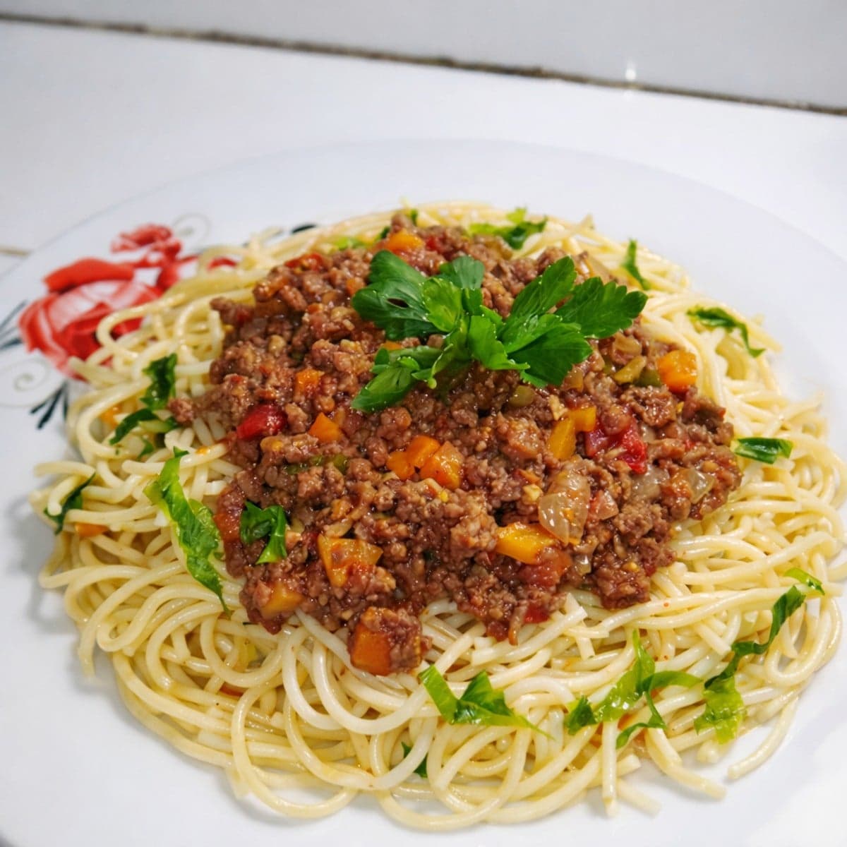 Sauce bolognaise accompagnée de pâte.
