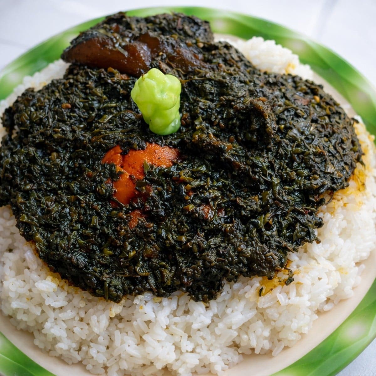 Sauce feuille (patate, épinards, gombo frais) riz rizière