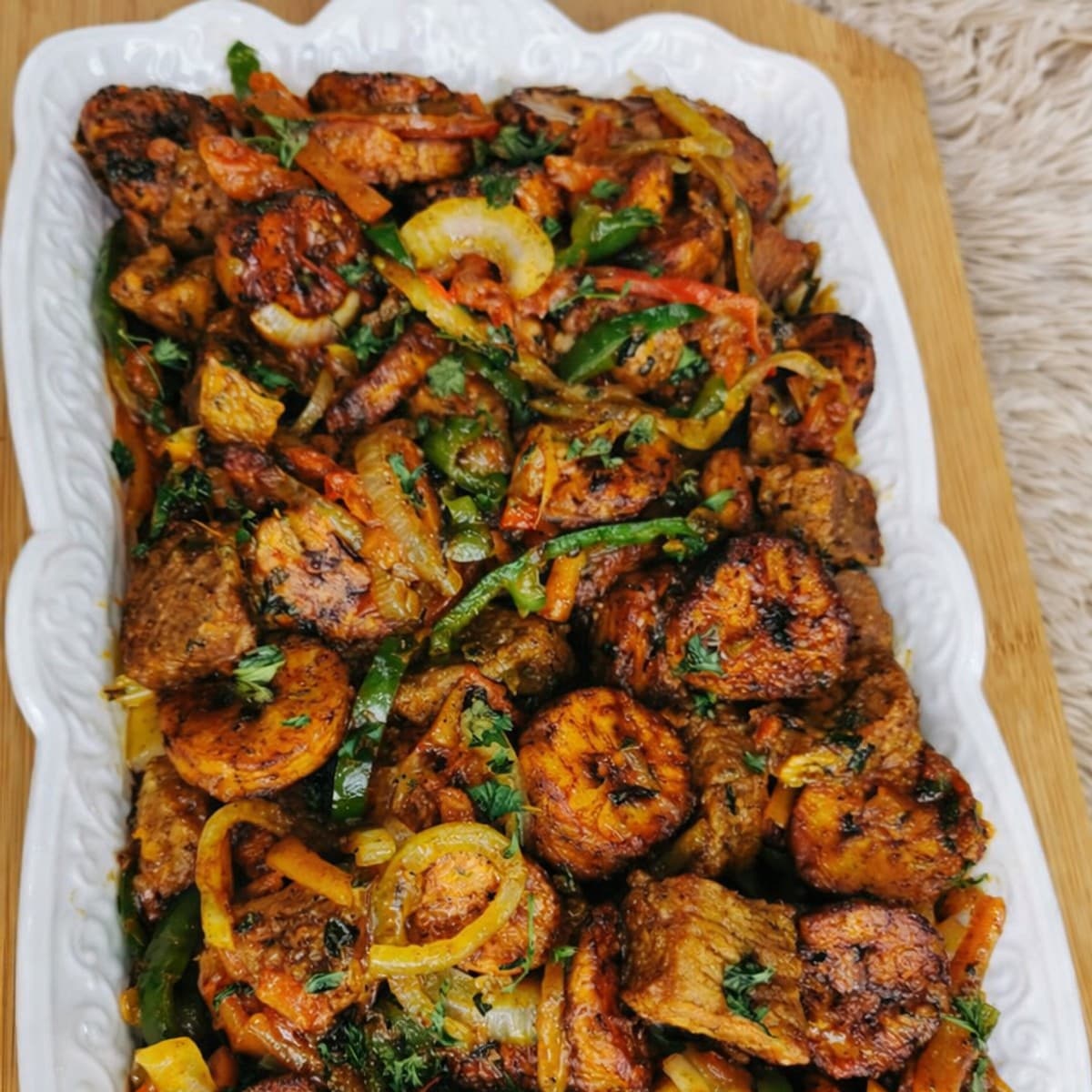 Viande à la banane sautée