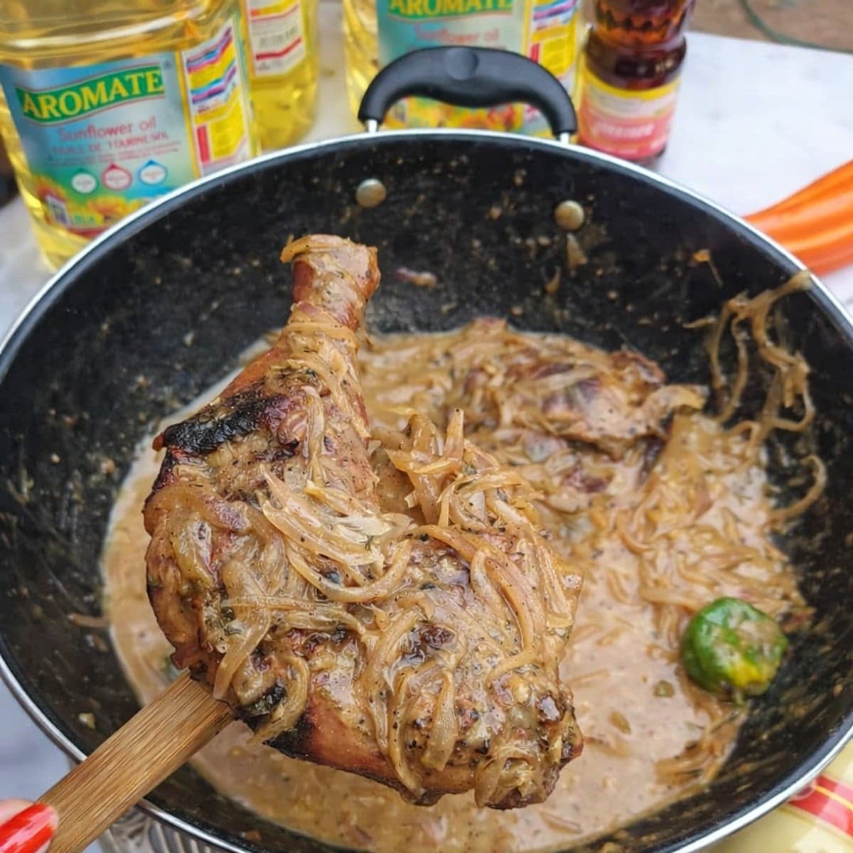 Yassa poulet aux oignons : recette sénégalaise