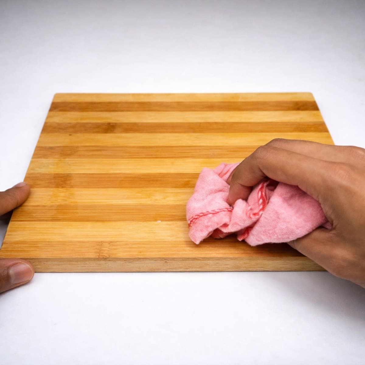 Astuces pour nettoyer correctement des planches à découper en bois