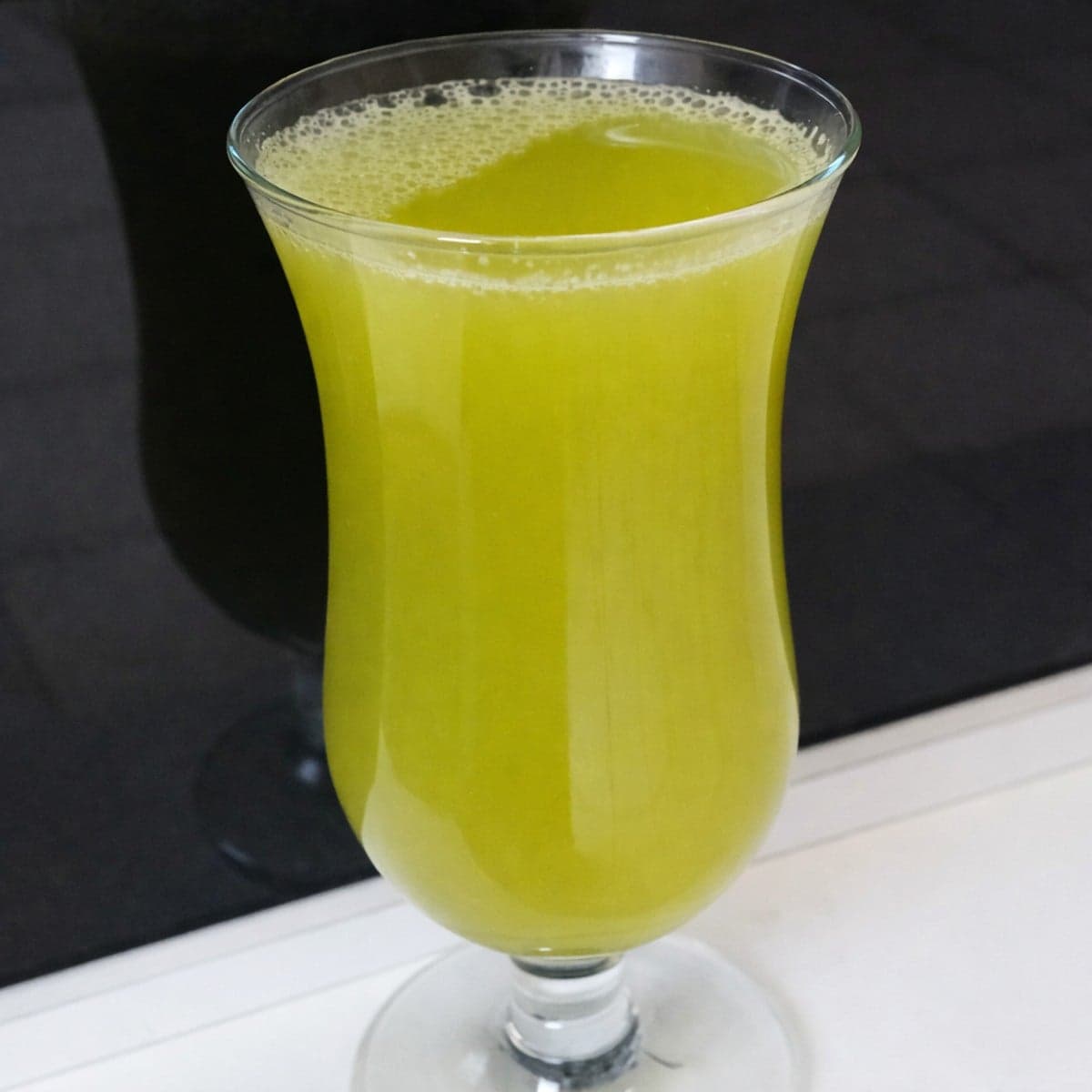 Boisson detox ananas citron branche de céleri concombre