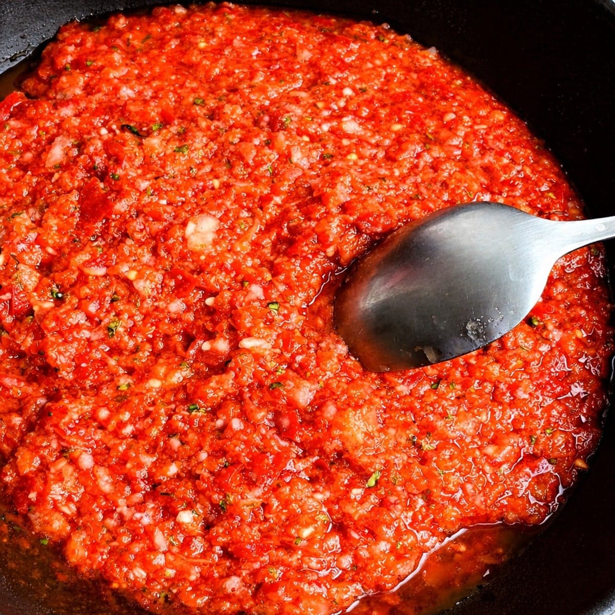 De la sauce tomate pour accompagner les plats.