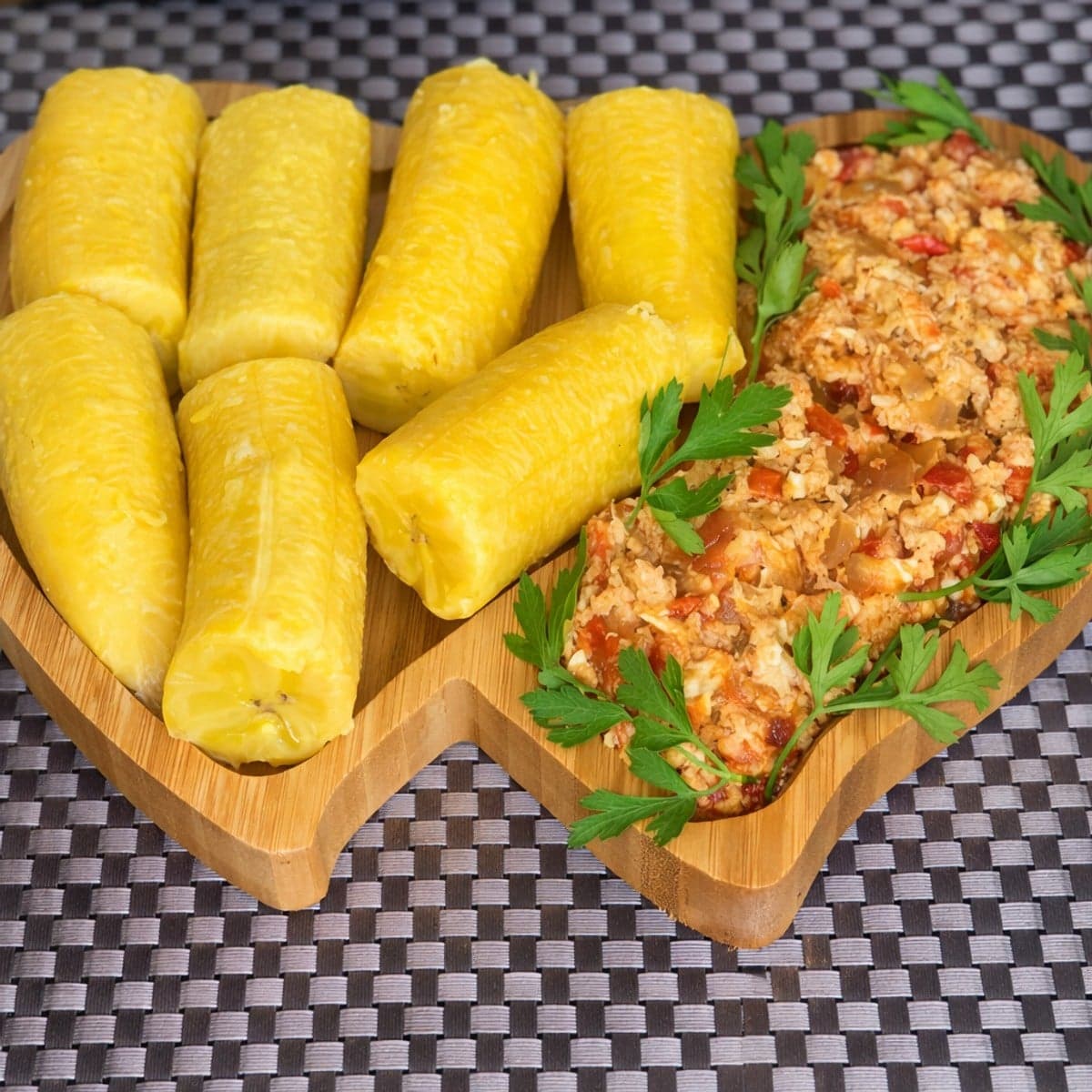 Des oeufs brouillés aux bananes plantain une pure délice.