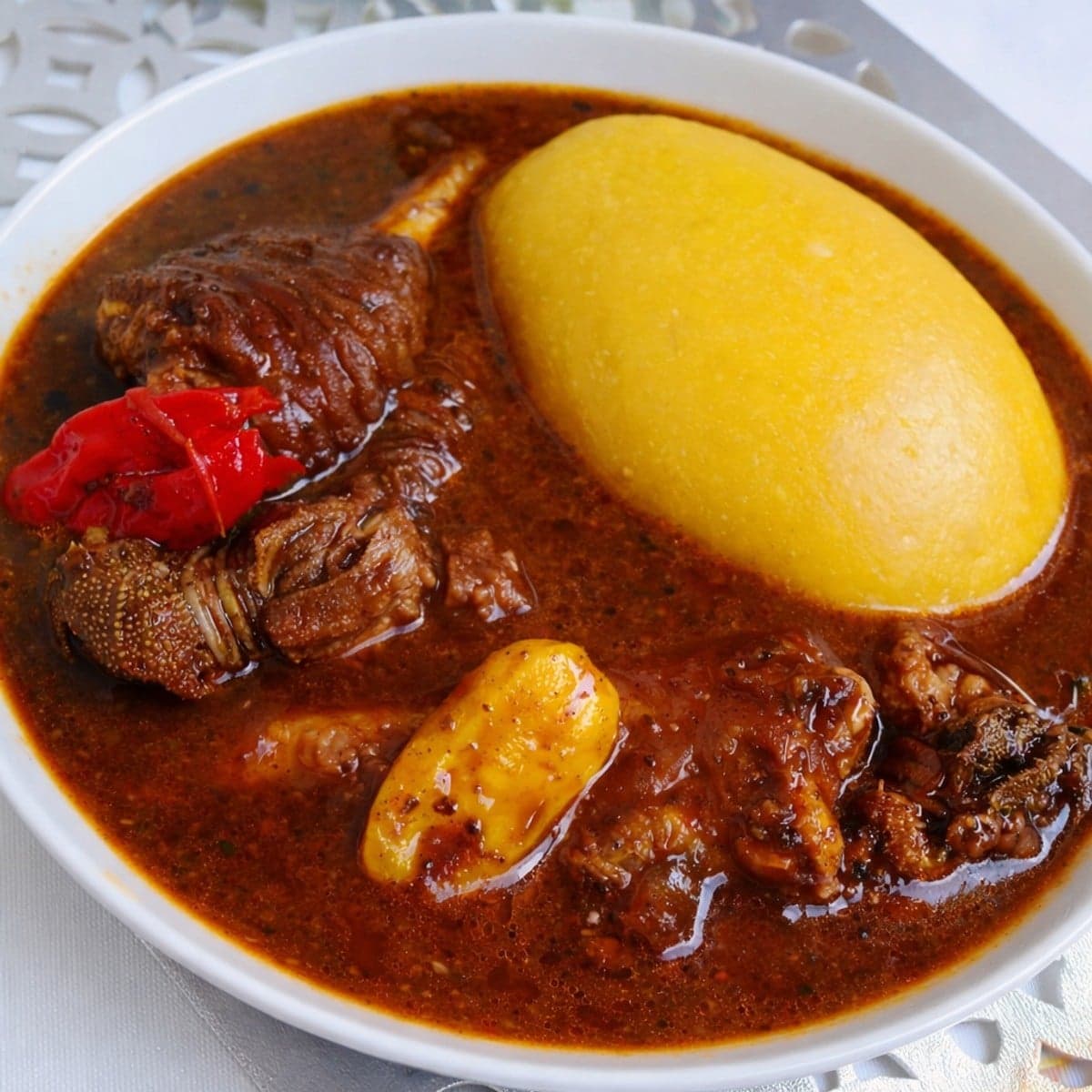 Du foutou banane à la sauce djoumgblé