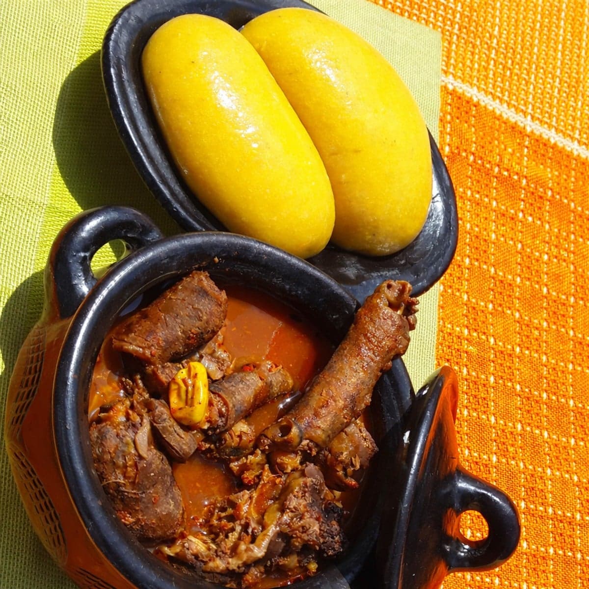 Foutou banane feat sauce claire à la queue de bœuf