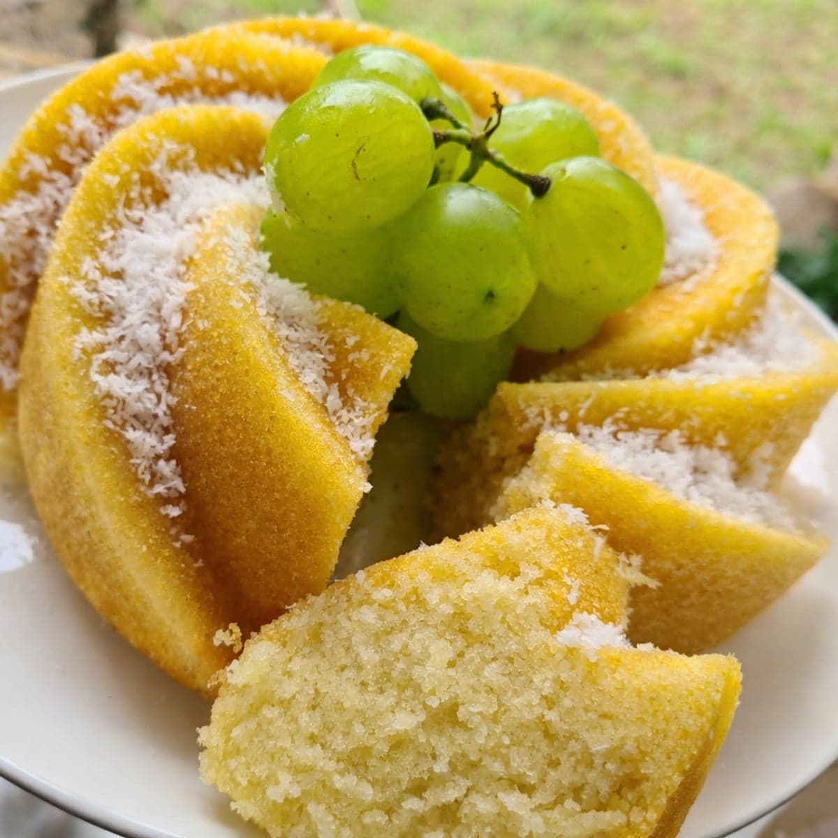 Gâteau moelleux à la noix de coco et sirop d’orange