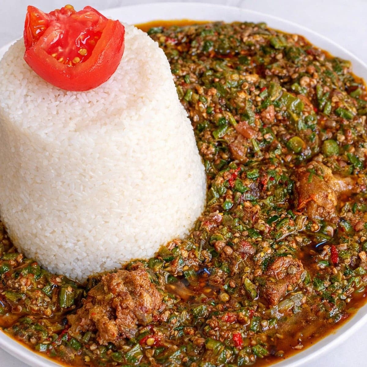 Gombo grillé au soumara avec du riz
