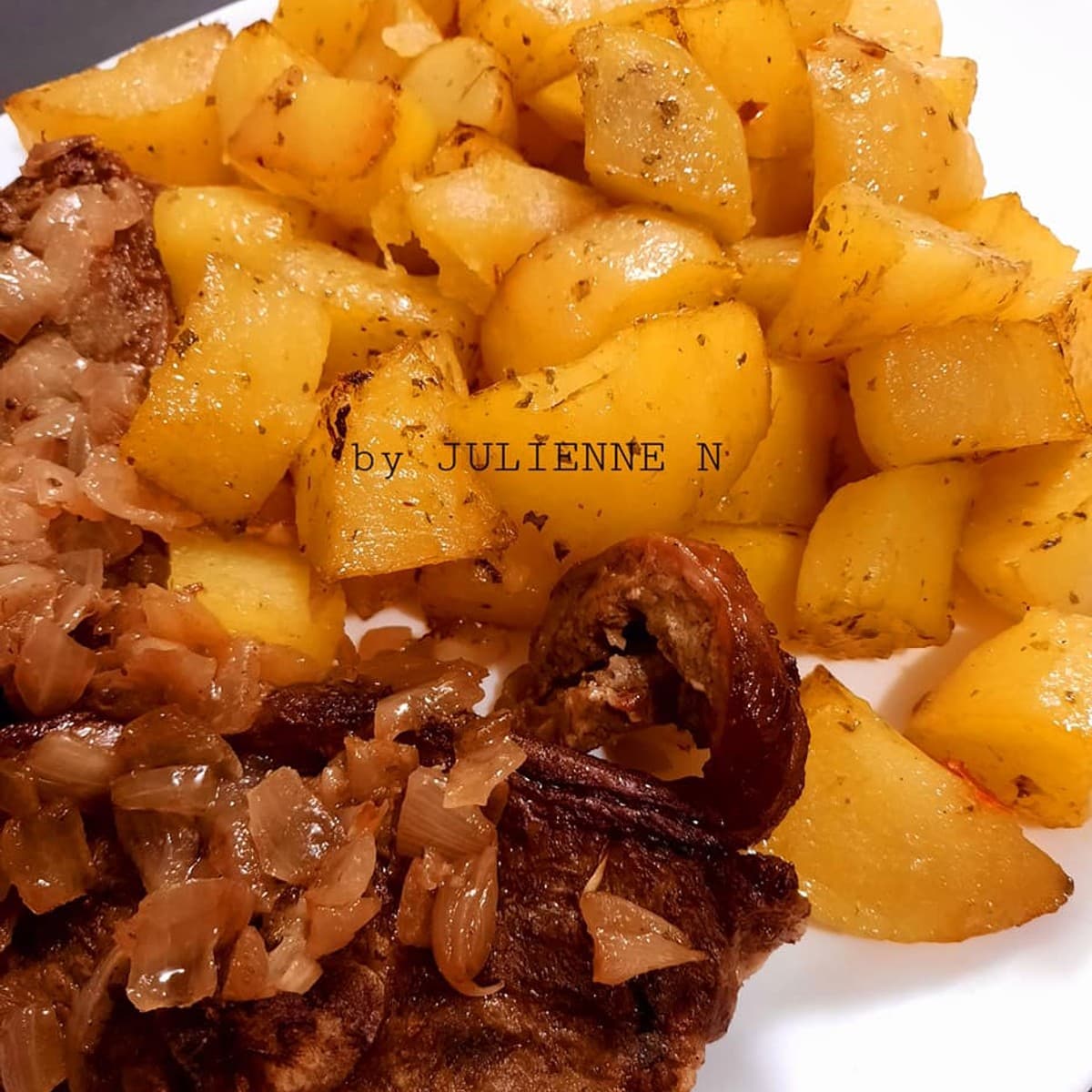 Pommes de terre or au four et p’tites cotes d’agneau.