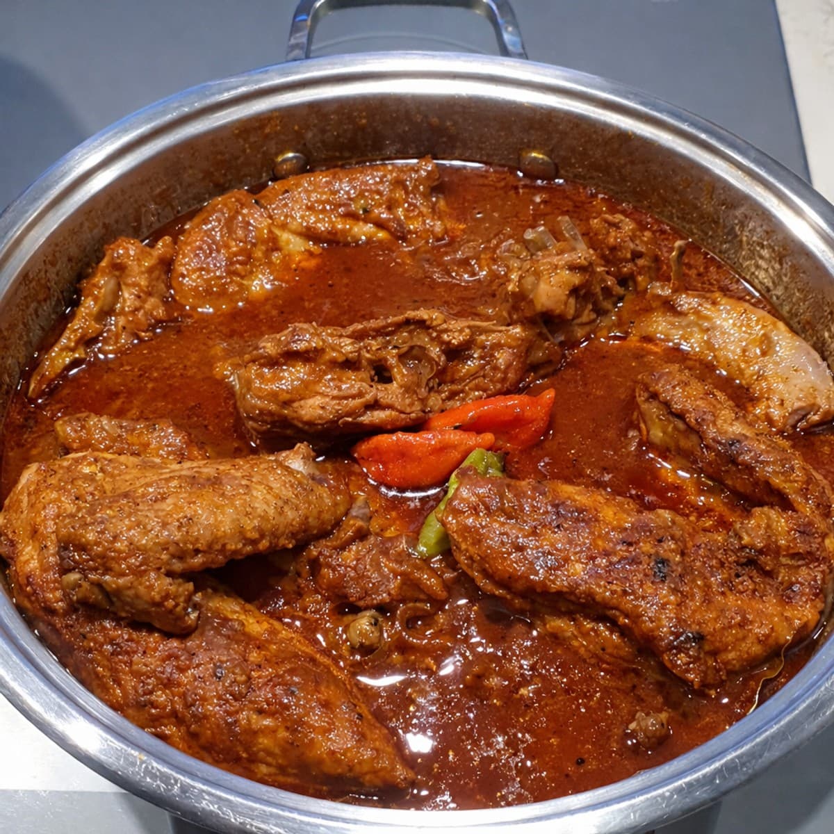 Poulet à la sauce tomate