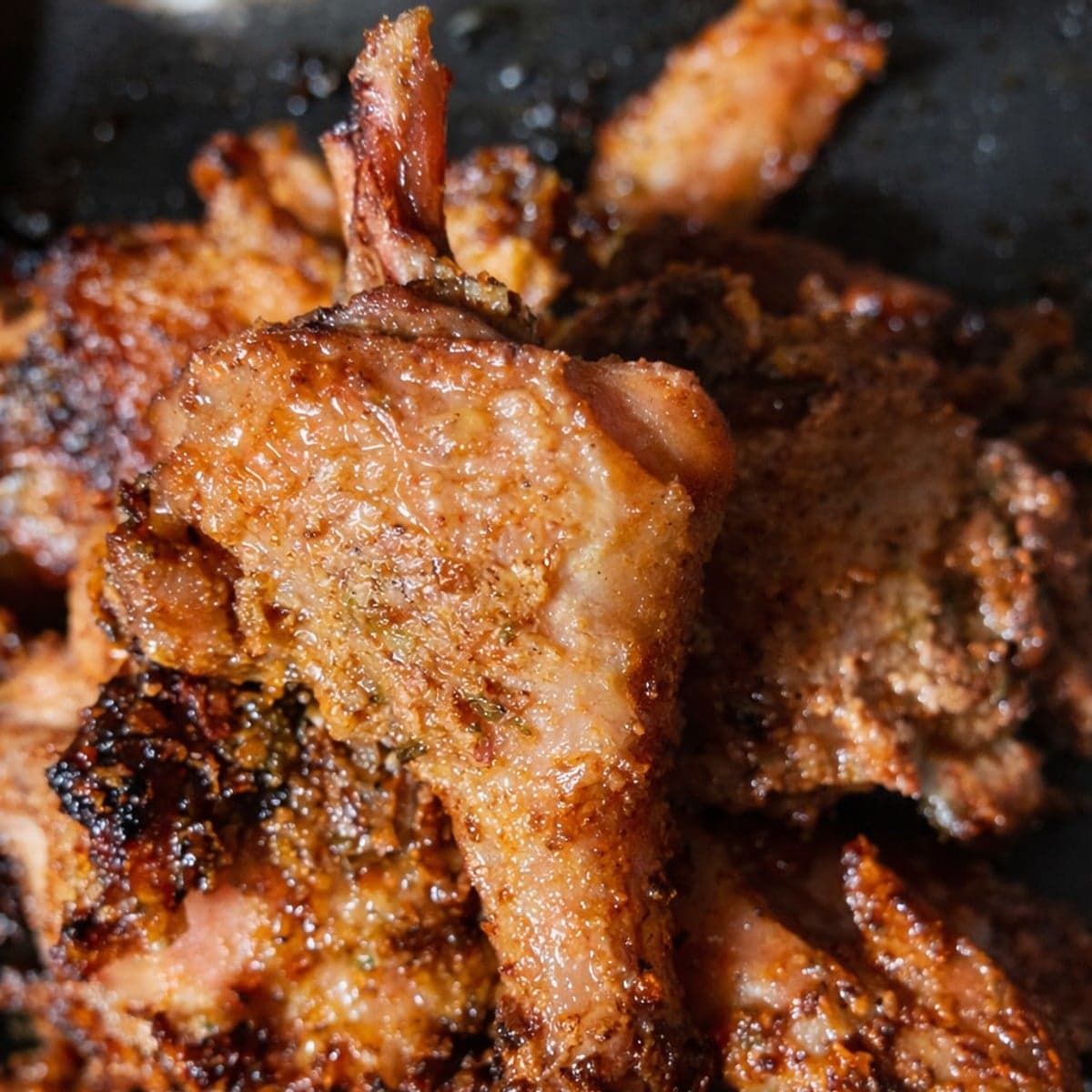 Poulet au four avec une marinade au poivron rouge