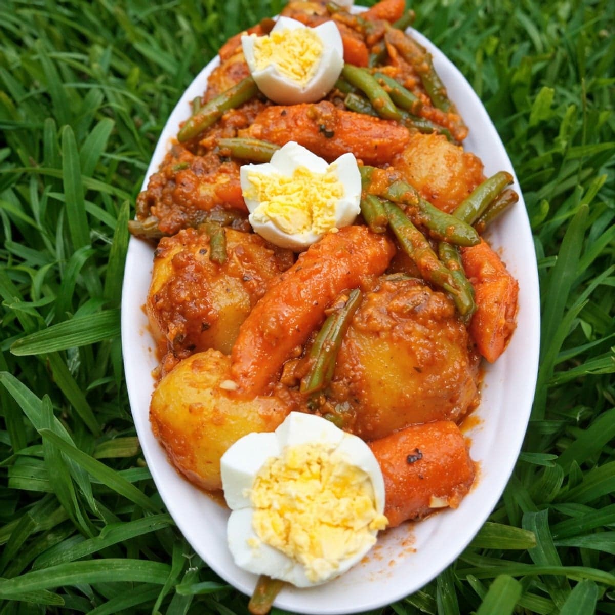 Ragoût de pommes de terre aux œufs durs