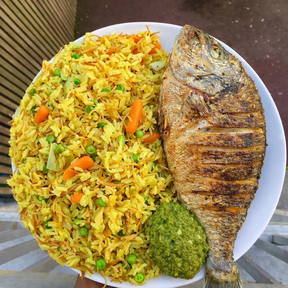 Riz au curry à la dorade royale