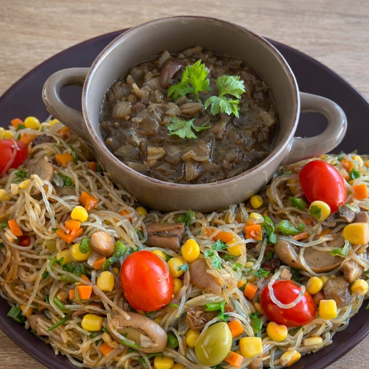 Salade de vermicelles de riz et sa sauce piquante