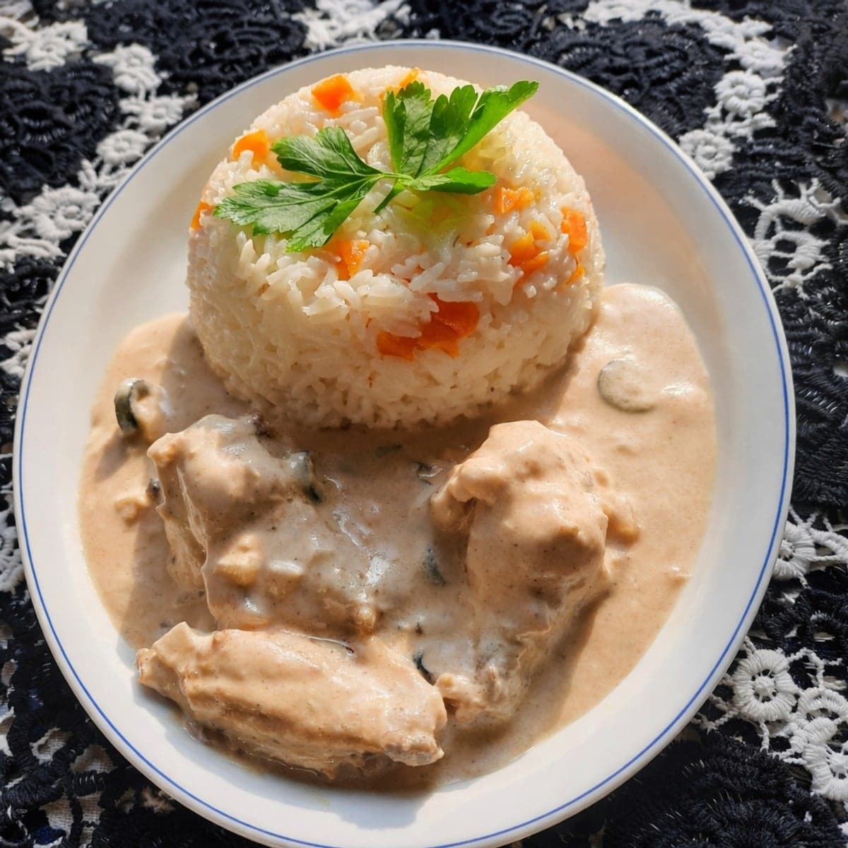 Sauce blanche à la crème fraiche avec du riz