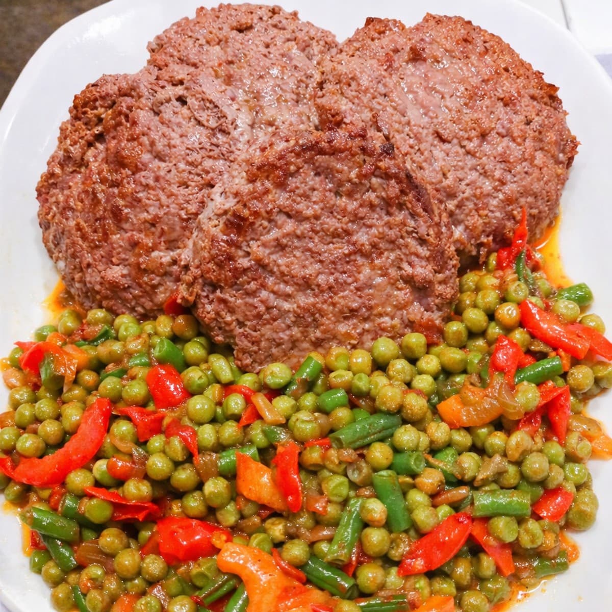 Steak hache et petit pois